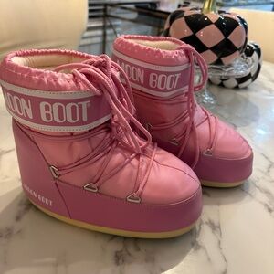 Moon boot ankle boots pink 💕